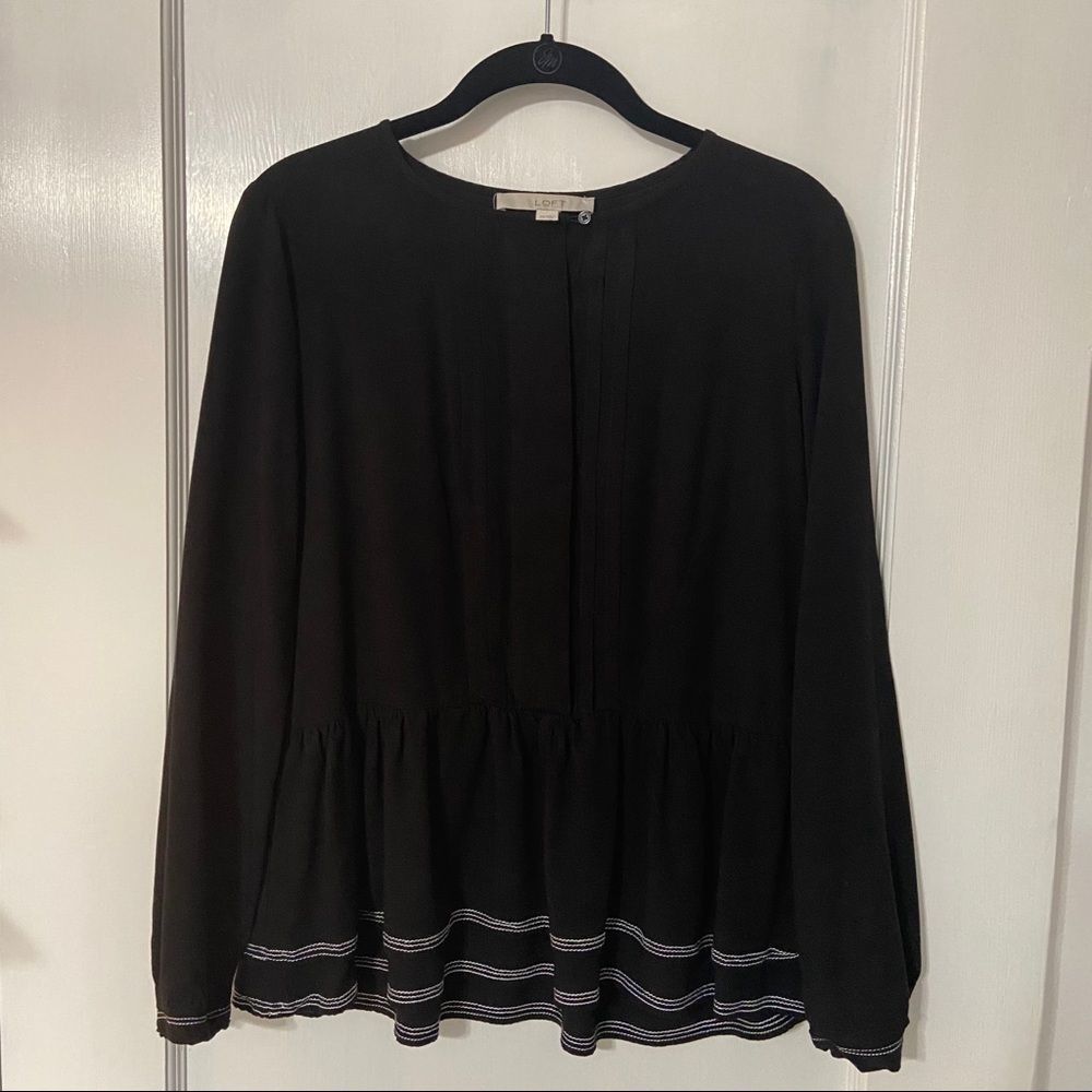 Loft Women’s long sleeve black blouse white trim tiered size extra small